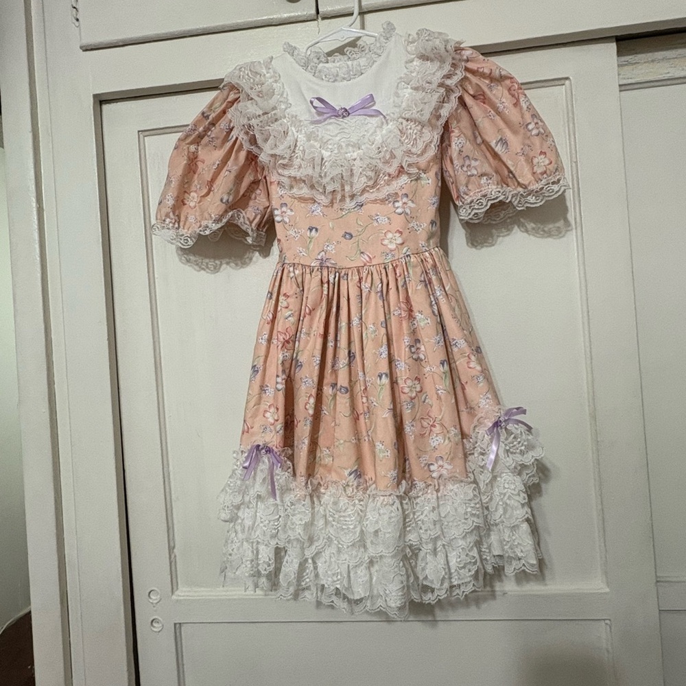 Vintage Elegant Peach Floral Kids Dress with Lace Details